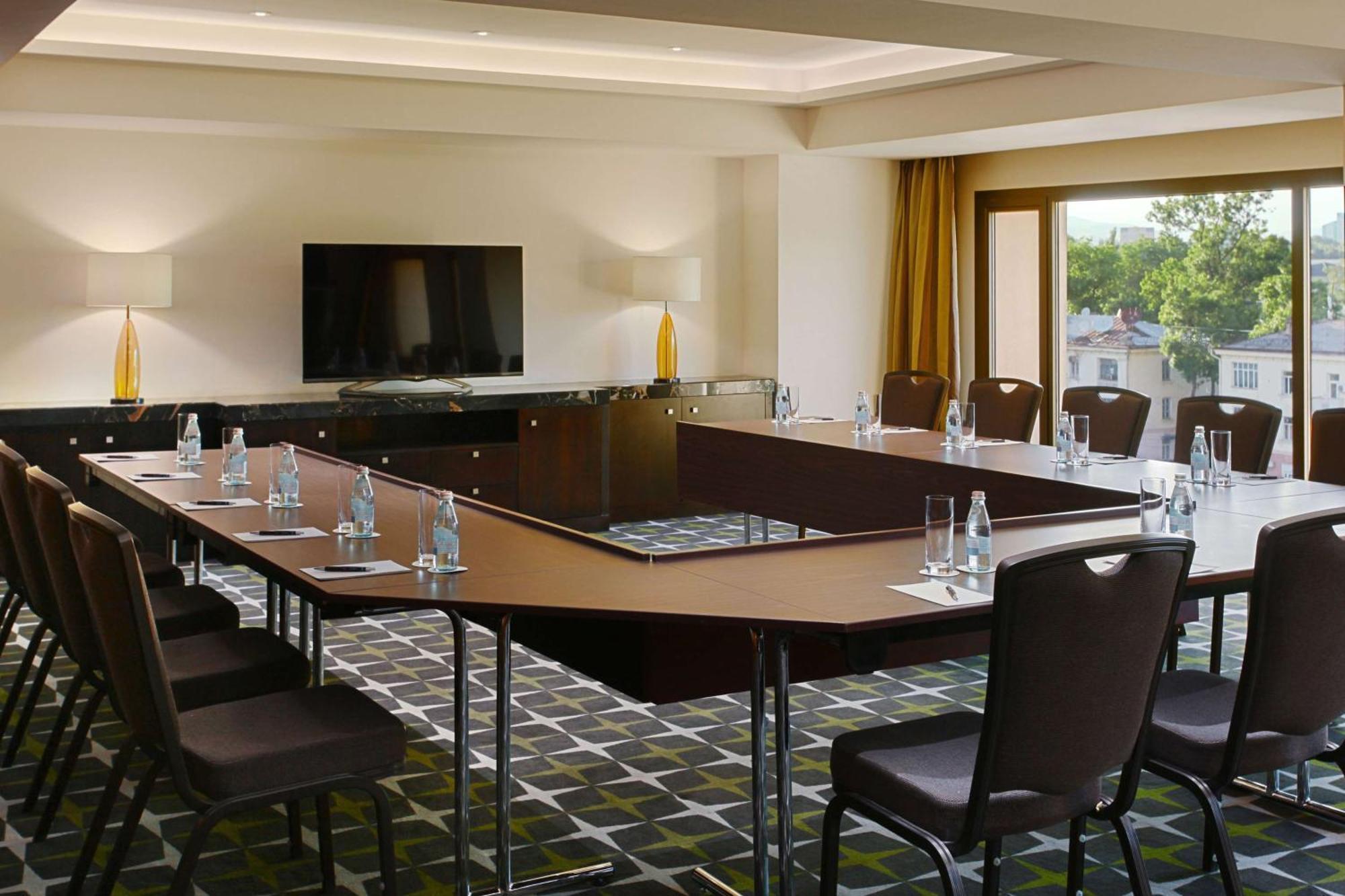 Hilton Душанбе Екстериор снимка